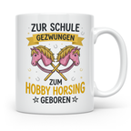 Hobby Horsing Tasse mit Spruch Zur Schule gezwungen. Geschen – Weiß [farbe:weiß]