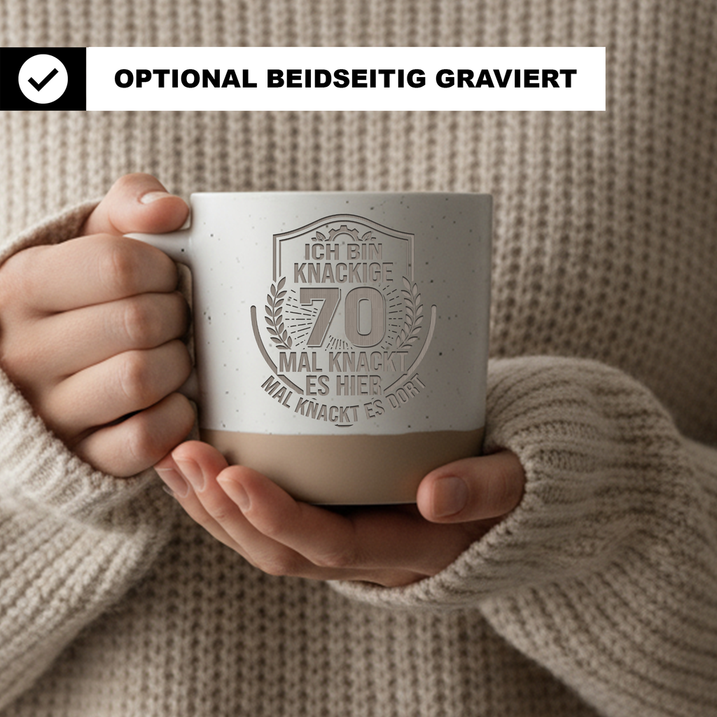 Tasse 70. Geburtstag Ich bin knackige 70, Lustiger Becher Keramik 70 J – Bild 2
