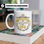 Opa Tasse mit Spruch Seine Majestät der Opa betritt den Raum – Weiß [farbe:weiß]