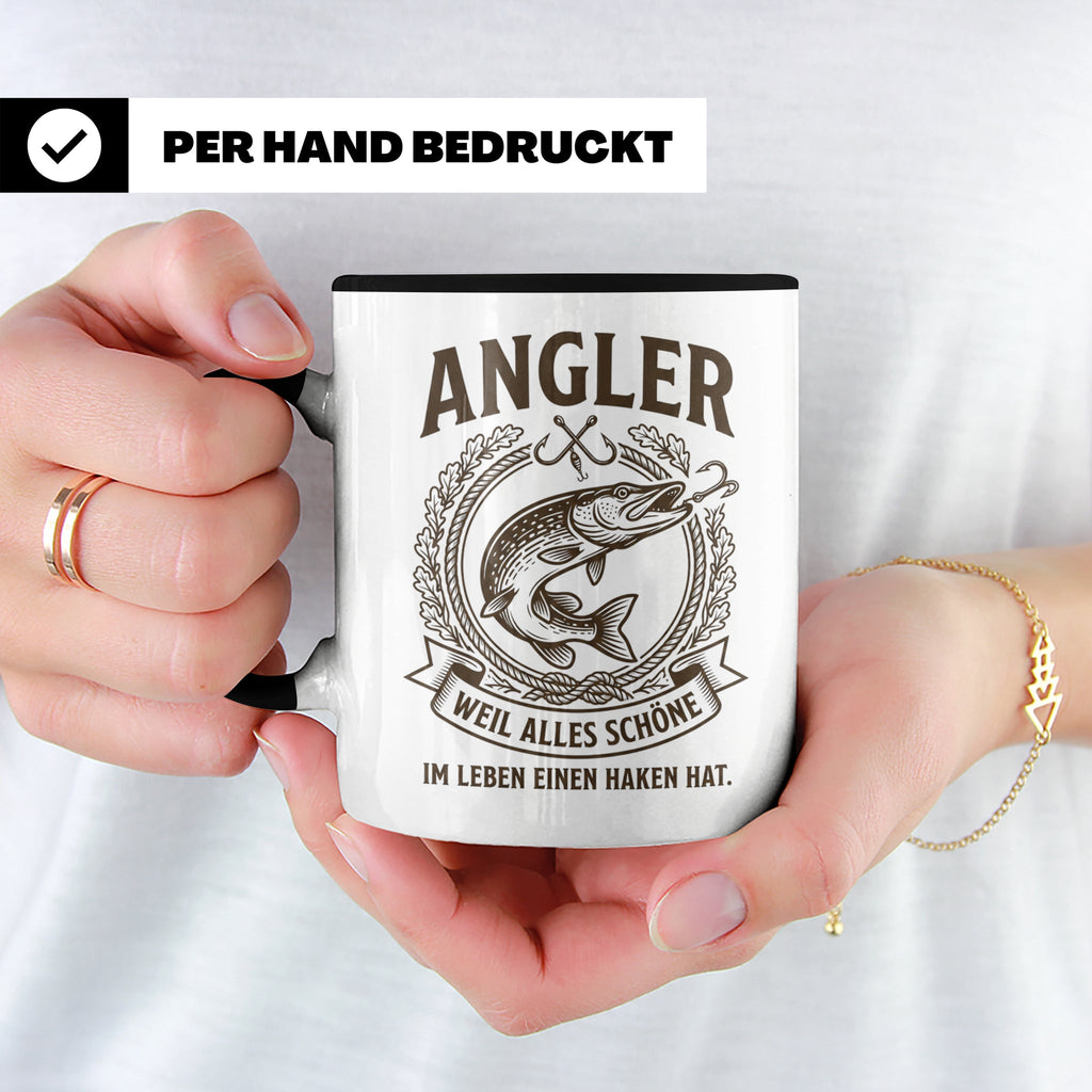 Angler Tasse mit Hecht Spruch Weil alles Schöne einen Haken  – Schwarz [farbe:schwarz]