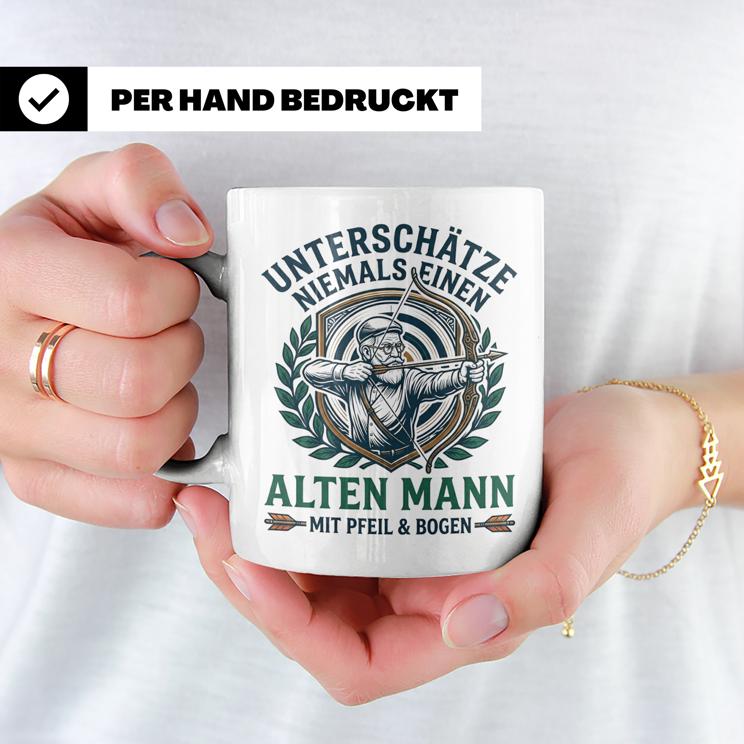 Bogenschütze Tasse Alter Mann mit Pfeil und Bogen Spruch | G – Weiß [farbe:weiß]