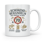Tasse 70. Geburtstag Mann Oldtimer Motiv Schonend behandeln  – Weiß [farbe:weiß]