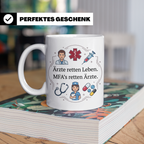 MFA Tasse mit Spruch 'Ärzte retten Leben MFAs retten Ärzte'  – Weiß [farbe:weiß]