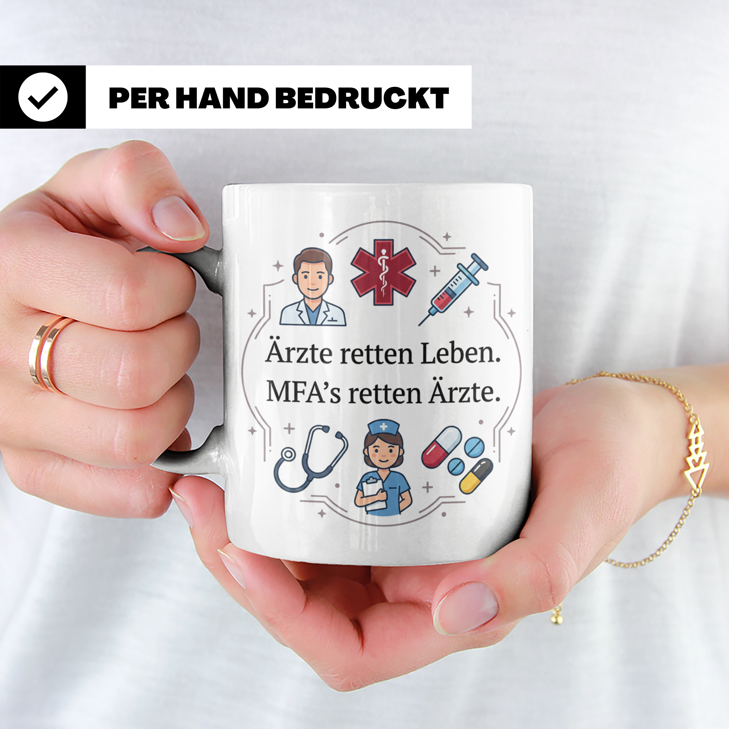 MFA Tasse mit Spruch 'Ärzte retten Leben MFAs retten Ärzte'  – Weiß [farbe:weiß]