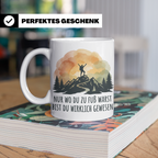 Wander Tasse mit Spruch 'Nur wo du zu Fuß warst' | Bergsteig – Weiß [farbe:weiß]
