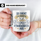 Stockschütze Tasse mit Spruch So sieht ein cooler Stockschüt – Weiß [farbe:weiß]