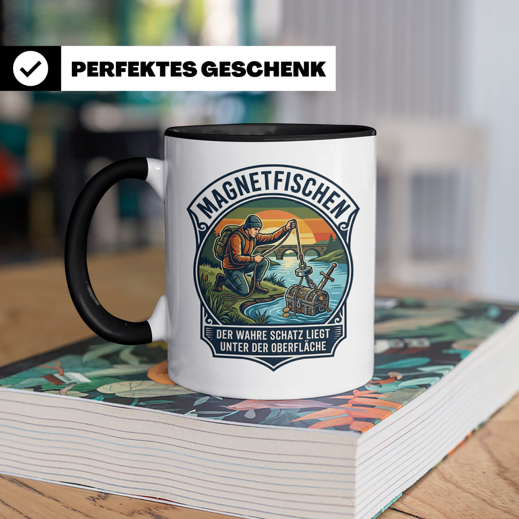 Magnetfischen Tasse mit Spruch Der wahre Schatz liegt unter  – Schwarz [farbe:schwarz]