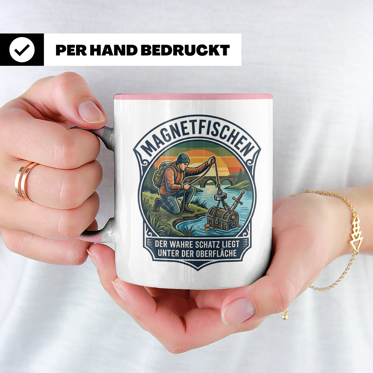 Magnetfischen Tasse mit Spruch Der wahre Schatz liegt unter  – Rosa [farbe:rosa]