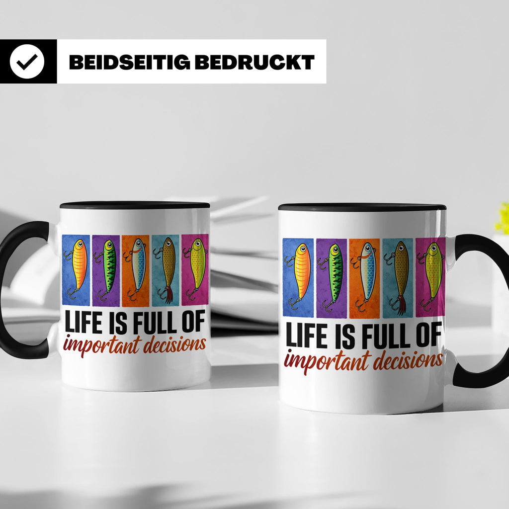 Angler Tasse mit Angelköder Spruch: Das Leben ist voller wic – Schwarz [farbe:schwarz]