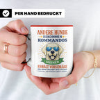 Hundetasse Labrador Spruch Andere Hunde bekommen Kommandos.  – Rot [farbe:rot]