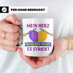 Stricken Tasse mit Spruch Mein Herz schlägt nicht es strickt – Weiß [farbe:weiß]