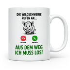Wildschwein Tasse - Die Wildschweine rufen an Jäger Geschenk Jagdschein Ausbilder Geschenkidee - Jagdmotive & Schwarzwild Design!