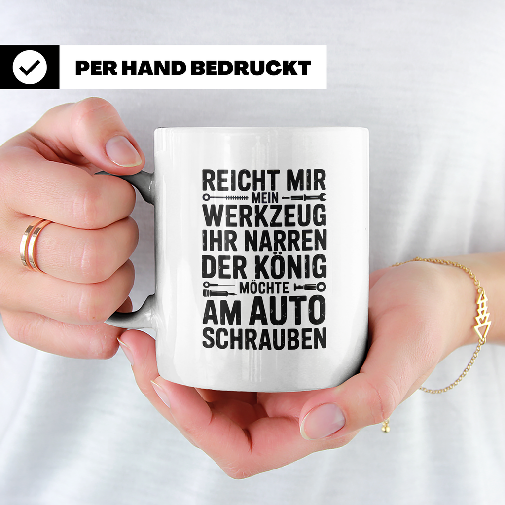 Auto Schrauber Tasse - Reicht mir mein Werkzeug König KFZ Mechaniker - Lustige Geschenkidee für Werkstatt Schrauber und Auto Liebhaber