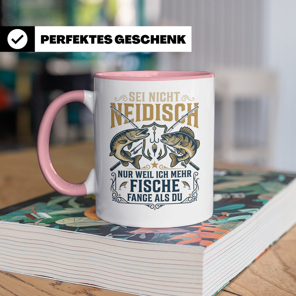 Angler Tasse mit Spruch Sei nicht neidisch | Raubfisch Hecht – Rosa [farbe:rosa]