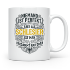 Schlesier Tasse mit Spruch Niemand ist perfekt, Geschenk Hei – Weiß [farbe:weiß]