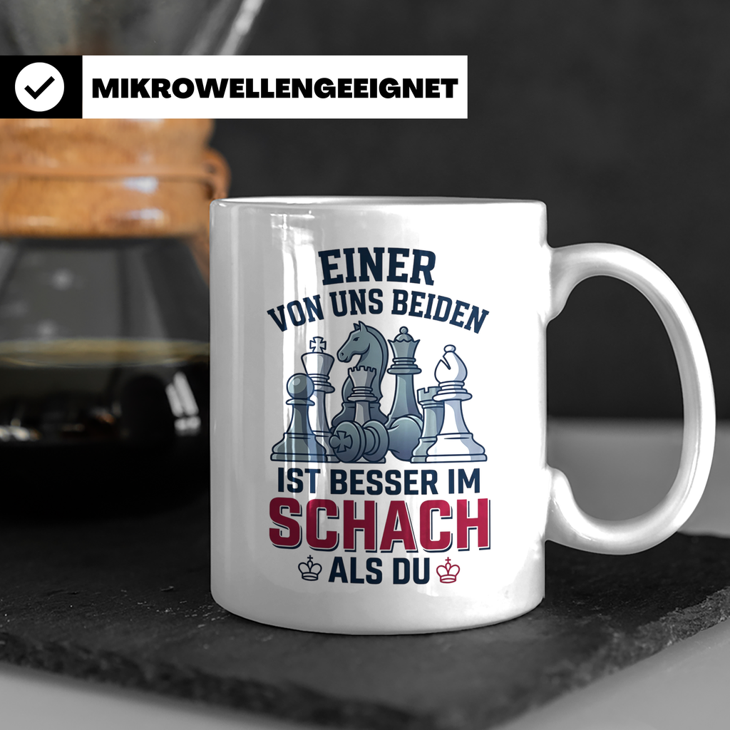 Schach Tasse mit Spruch Einer von uns ist besser als Du | Lu – Weiß [farbe:weiß]