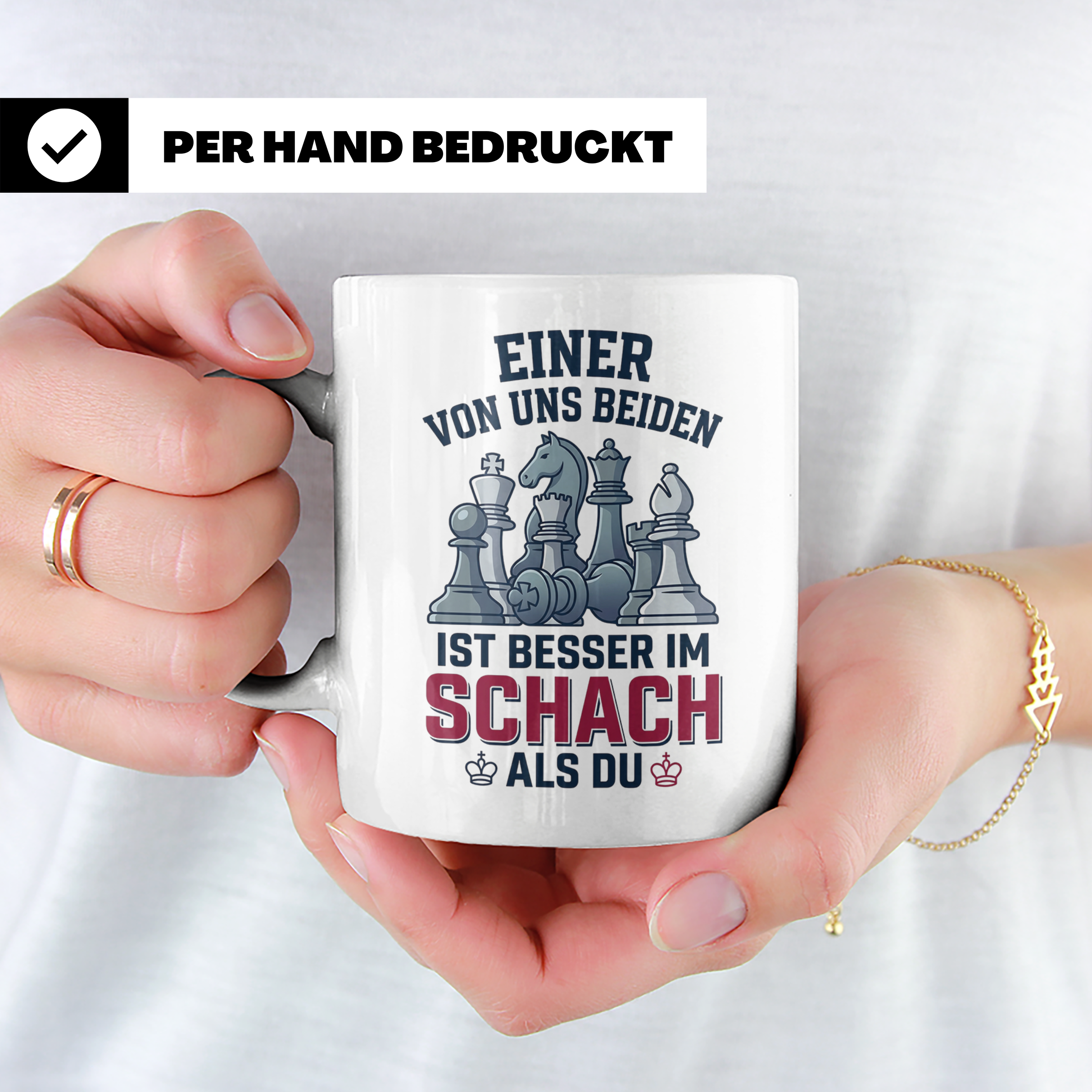 Schach Tasse mit Spruch Einer von uns ist besser als Du | Lu – Weiß [farbe:weiß]