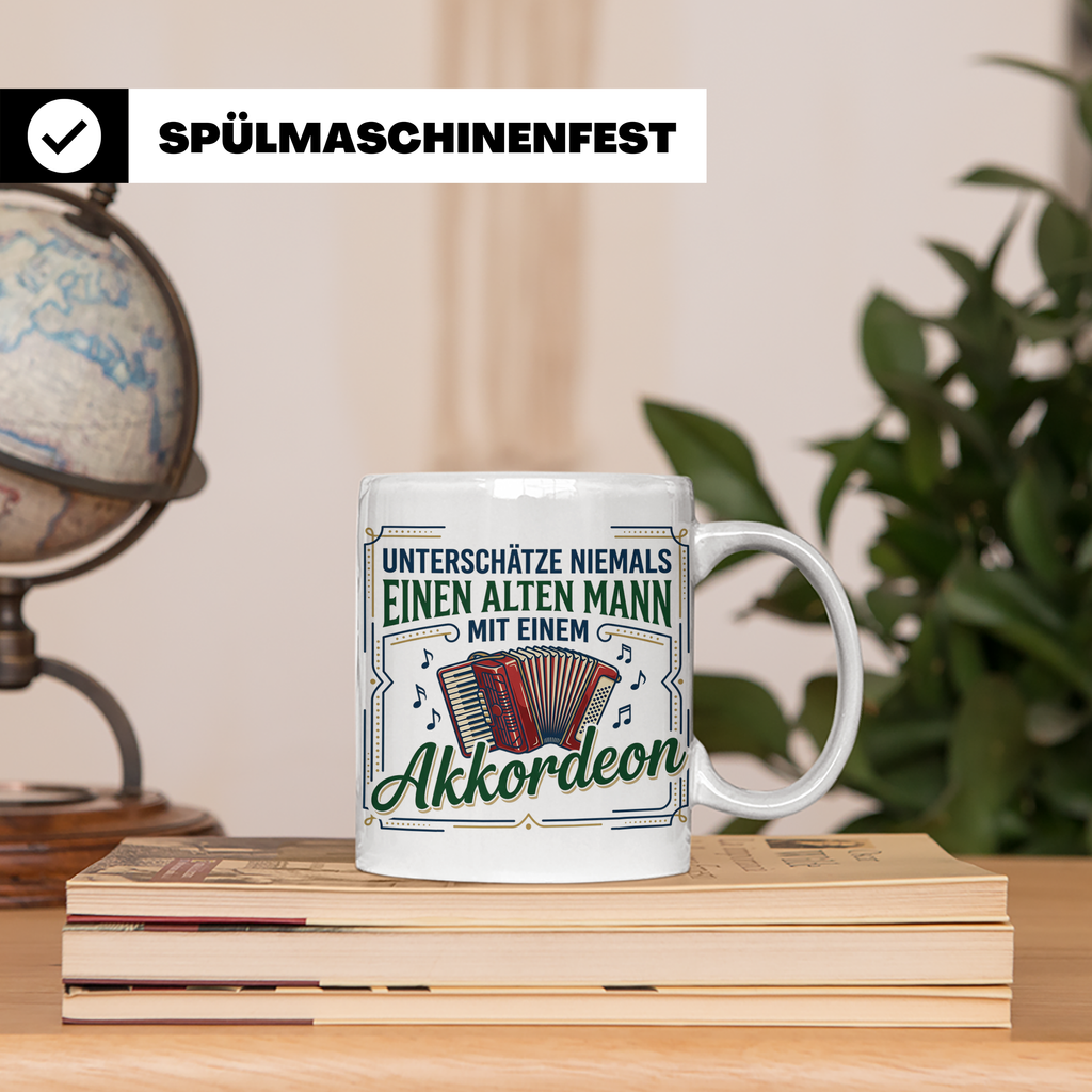 Akkordeon Tasse Alter Mann Spruch, Unterschätze niemals eine – Weiß [farbe:weiß]
