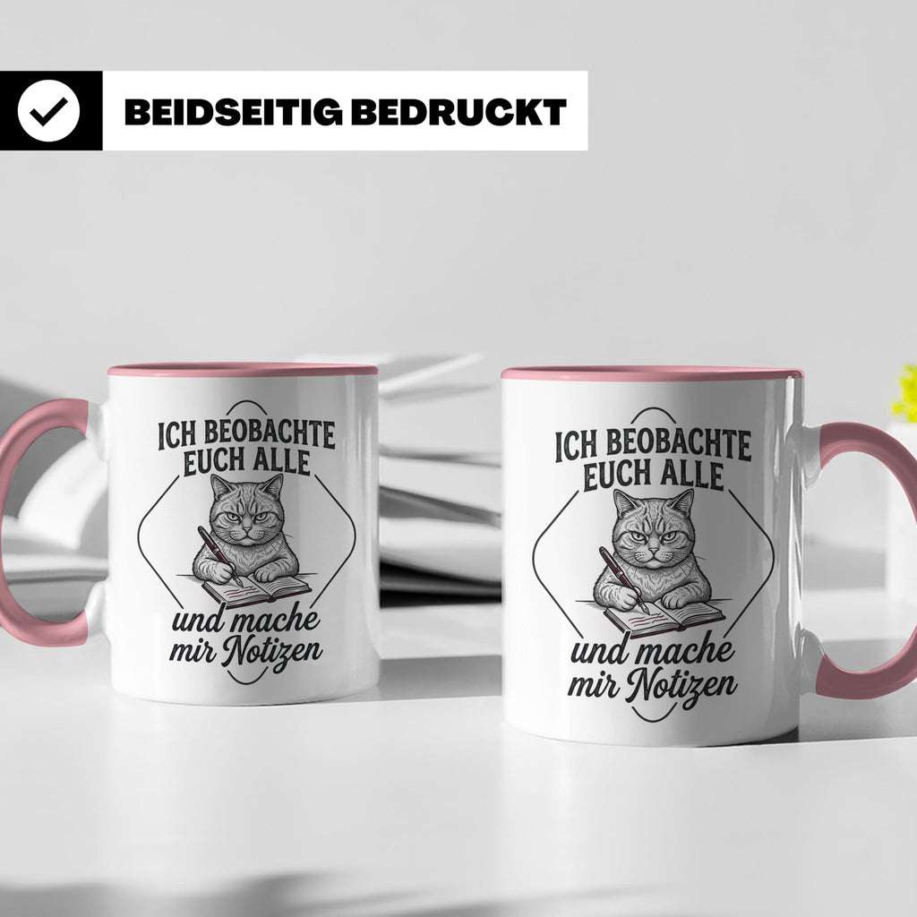 Katze Tasse mit Spruch Ich beobachte euch alle | Lustige Kaf – Rosa [farbe:rosa]