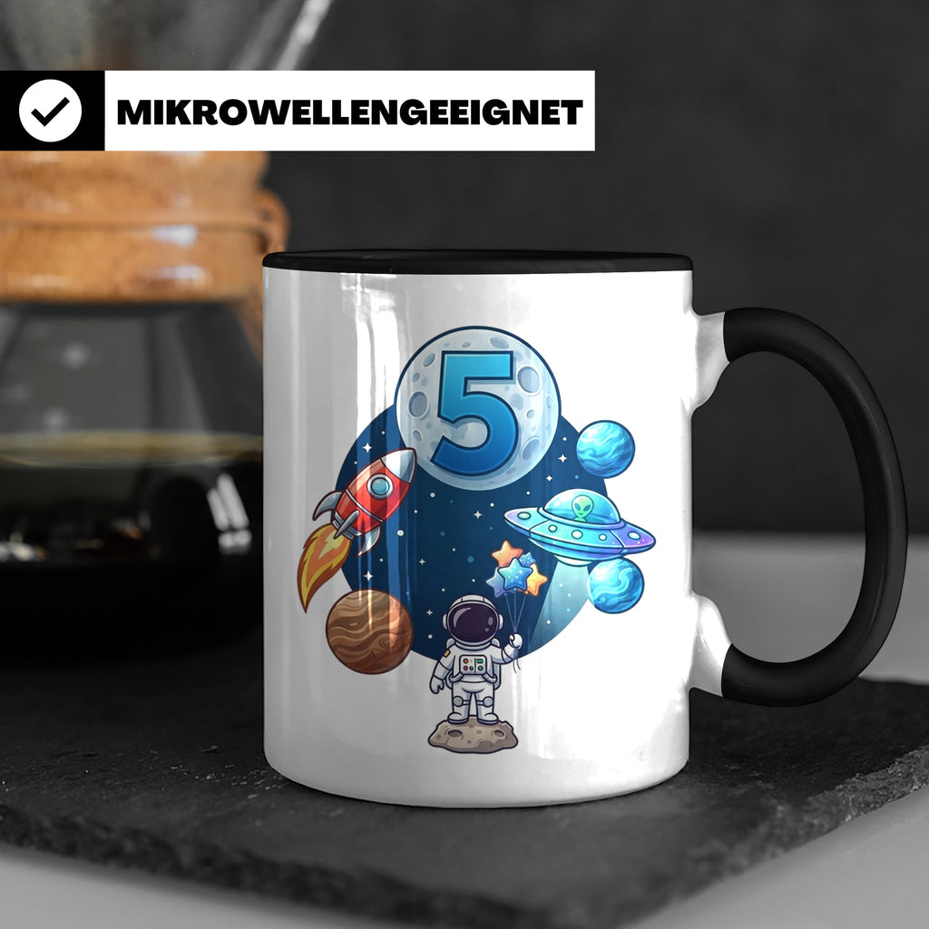 5. Geburtstag Tasse Junge mit Astronaut & Rakete, Weltraum G – Schwarz [farbe:schwarz]