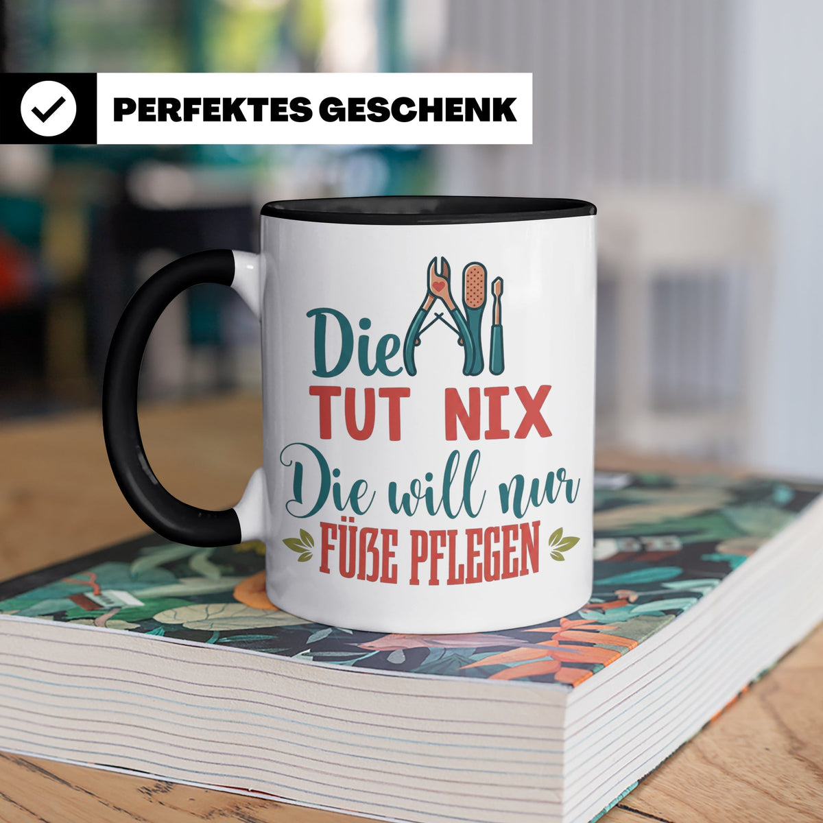 Fußpflegerin Tasse mit Spruch Die tut nix will nur Füße pfle – Schwarz [farbe:schwarz]