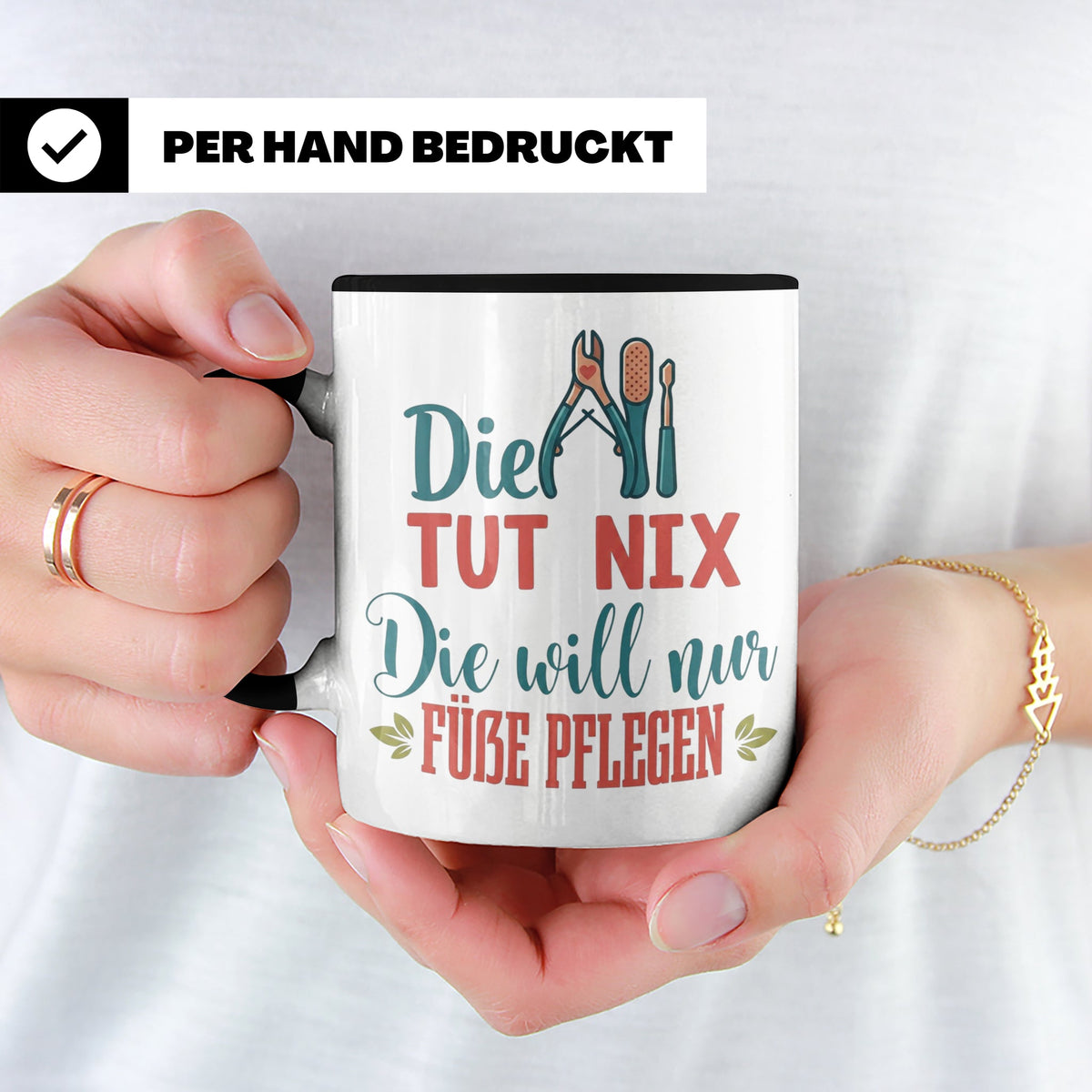 Fußpflegerin Tasse mit Spruch Die tut nix will nur Füße pfle – Schwarz [farbe:schwarz]