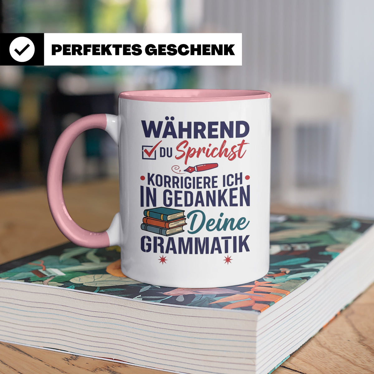 Deutschlehrer Tasse mit Spruch Korrigiere deine Grammatik lu – Rosa [farbe:rosa]