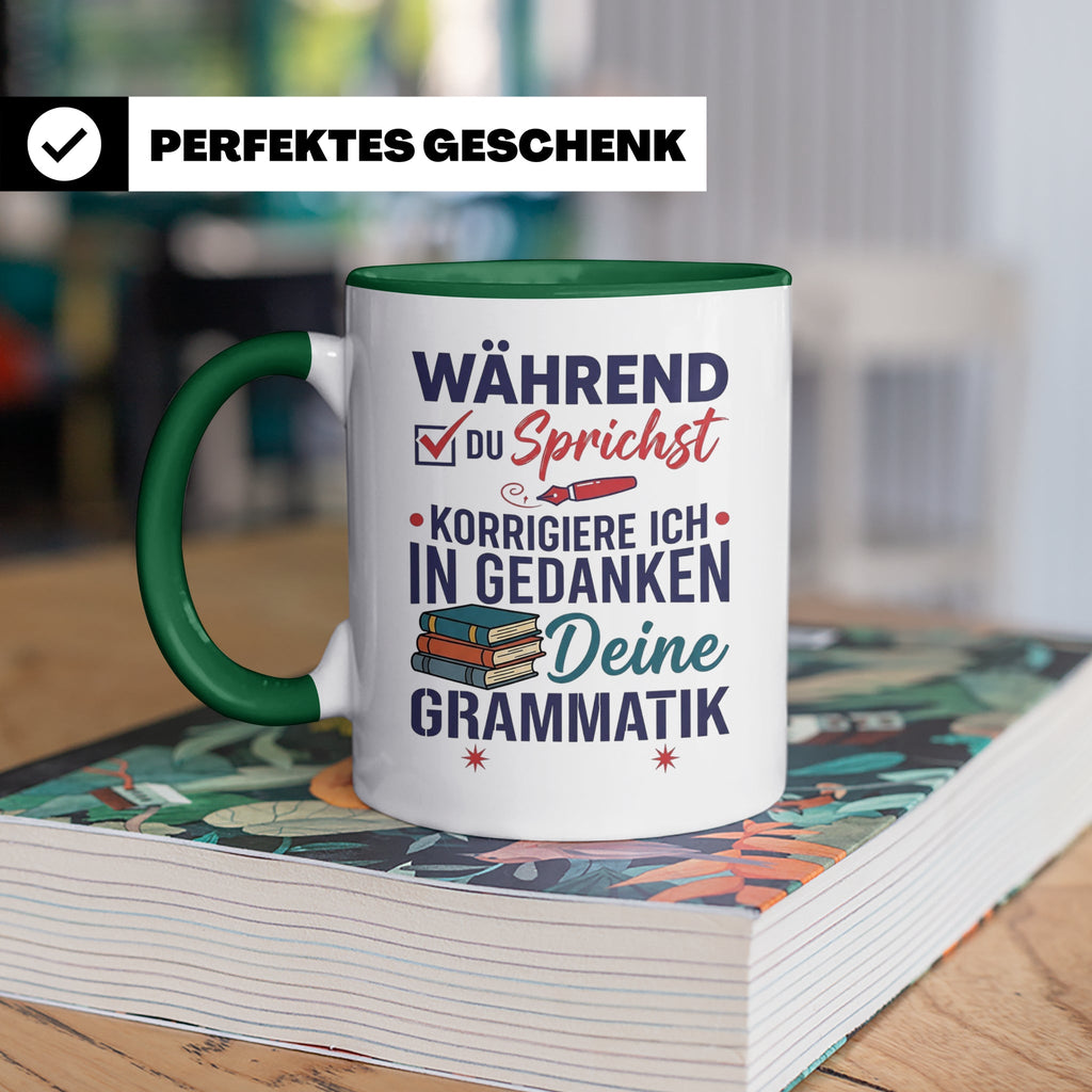 Deutschlehrer Tasse mit Spruch Korrigiere deine Grammatik lu – Grün [farbe:grün]
