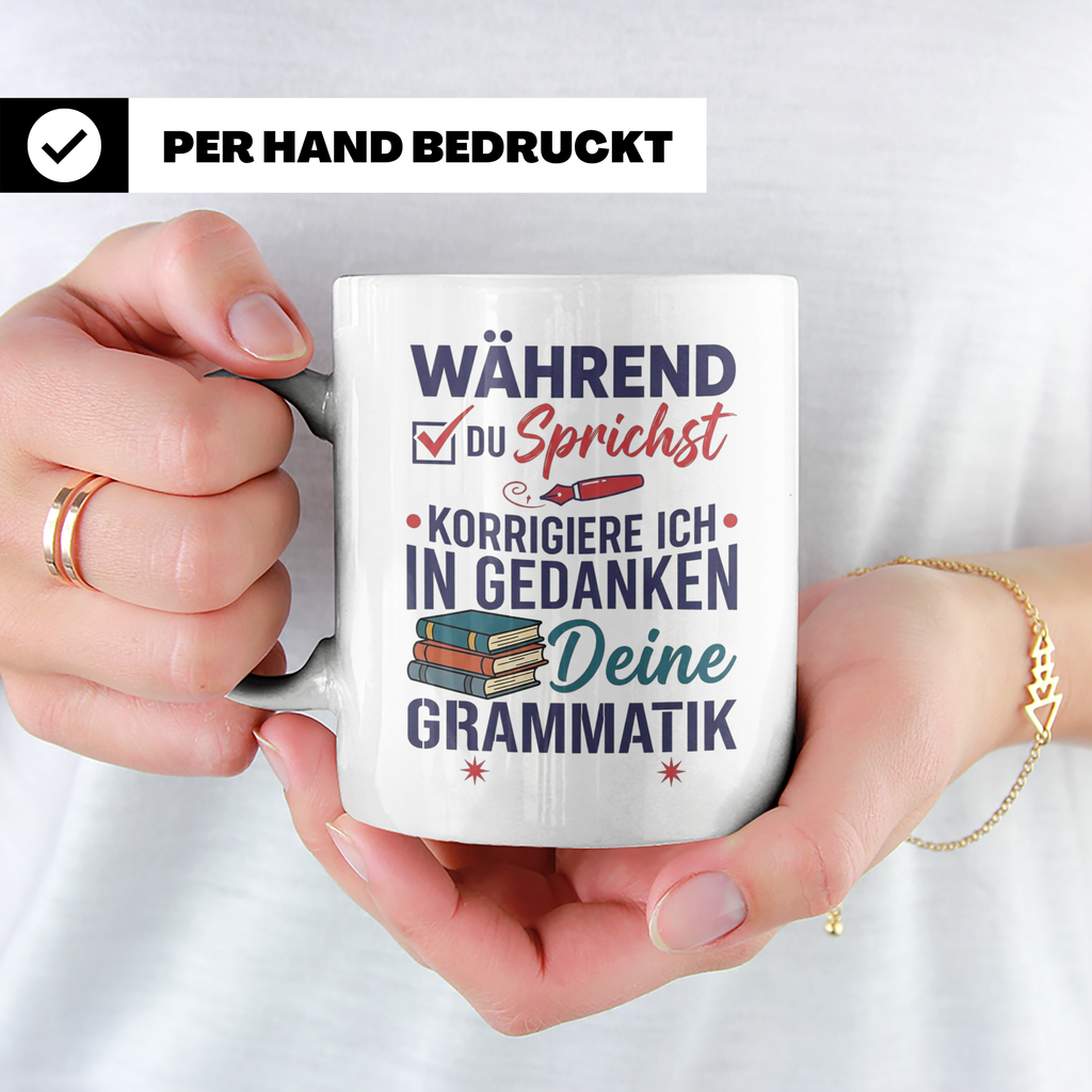 Deutschlehrer Tasse mit Spruch Korrigiere deine Grammatik lu – Weiß [farbe:weiß]