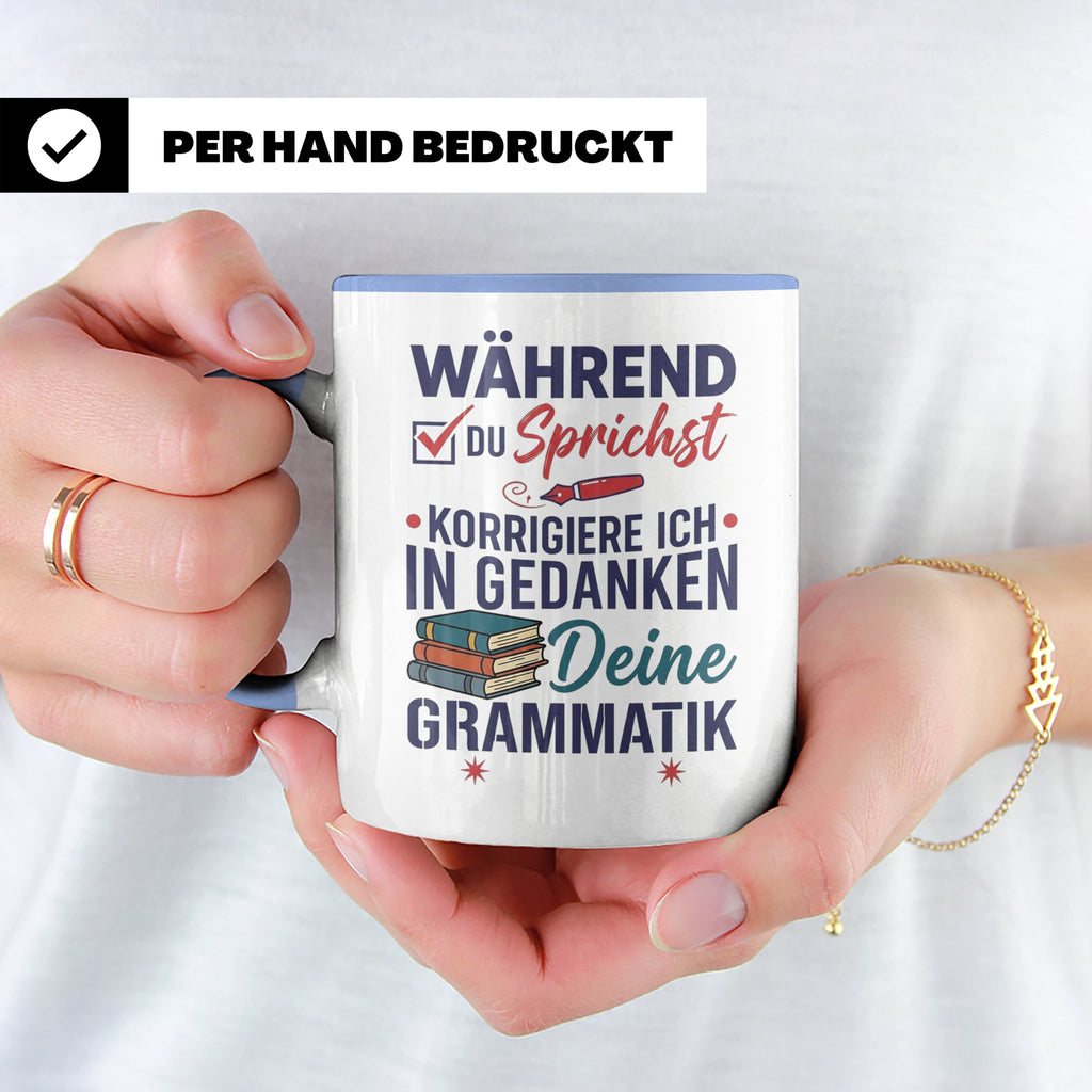 Deutschlehrer Tasse mit Spruch Korrigiere deine Grammatik lu – Blau [farbe:blau]