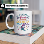 Skifahren Tasse mit Spruch 'Einfache Frau' liebt Wein & Pist – Weiß [farbe:weiß]