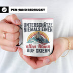 Alter Mann auf Skiern Tasse, lustiger Skifahrer Spruch für O – Rosa [farbe:rosa]