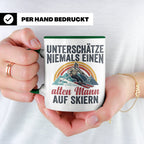 Alter Mann auf Skiern Tasse, lustiger Skifahrer Spruch für O – Grün [farbe:grün]