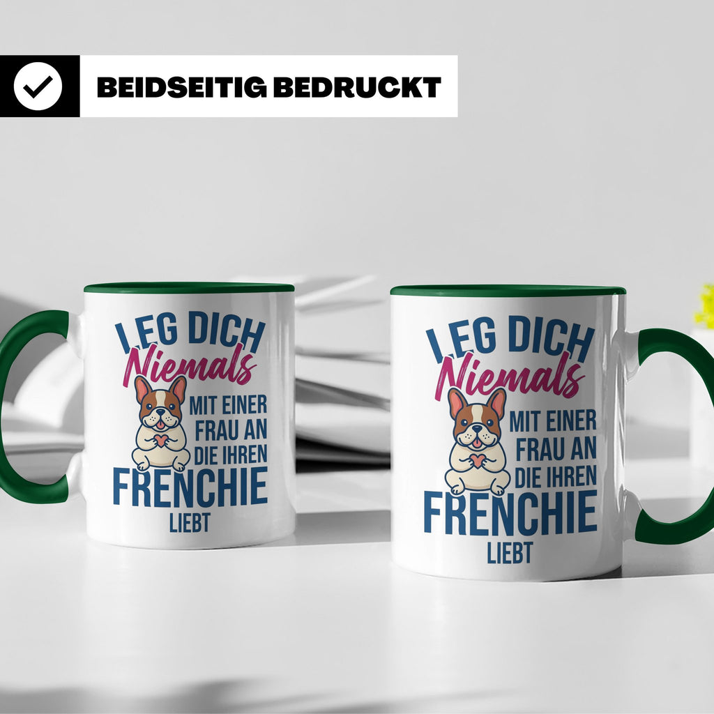 Frenchie Tasse mit Spruch "Leg dich niemals mit einer Frau a – Grün [farbe:grün]