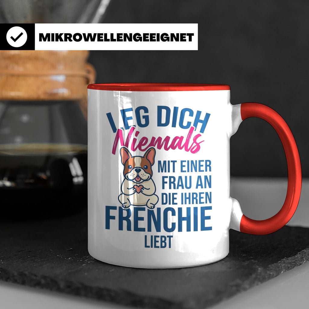 Frenchie Tasse mit Spruch "Leg dich niemals mit einer Frau a – Rot [farbe:rot]