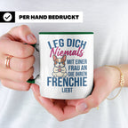 Frenchie Tasse mit Spruch "Leg dich niemals mit einer Frau a – Grün [farbe:grün]