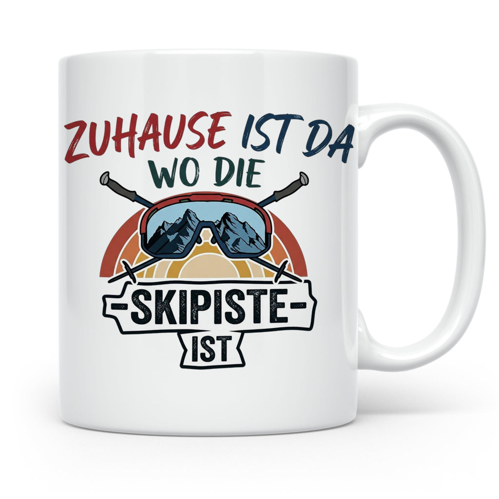 Skifahrer Tasse mit Spruch Zuhause ist da wo die Skipiste is – Weiß [farbe:weiß]