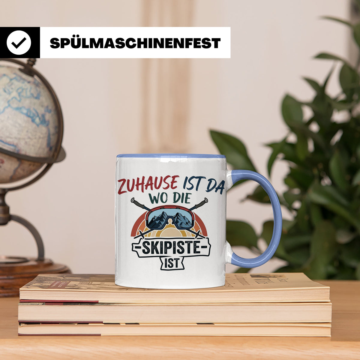 Skifahrer Tasse mit Spruch Zuhause ist da wo die Skipiste is – Blau [farbe:blau]