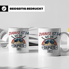 Skifahrer Tasse mit Spruch Zuhause ist da wo die Skipiste is – Weiß [farbe:weiß]
