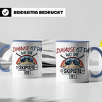 Skifahrer Tasse mit Spruch Zuhause ist da wo die Skipiste is – Blau [farbe:blau]
