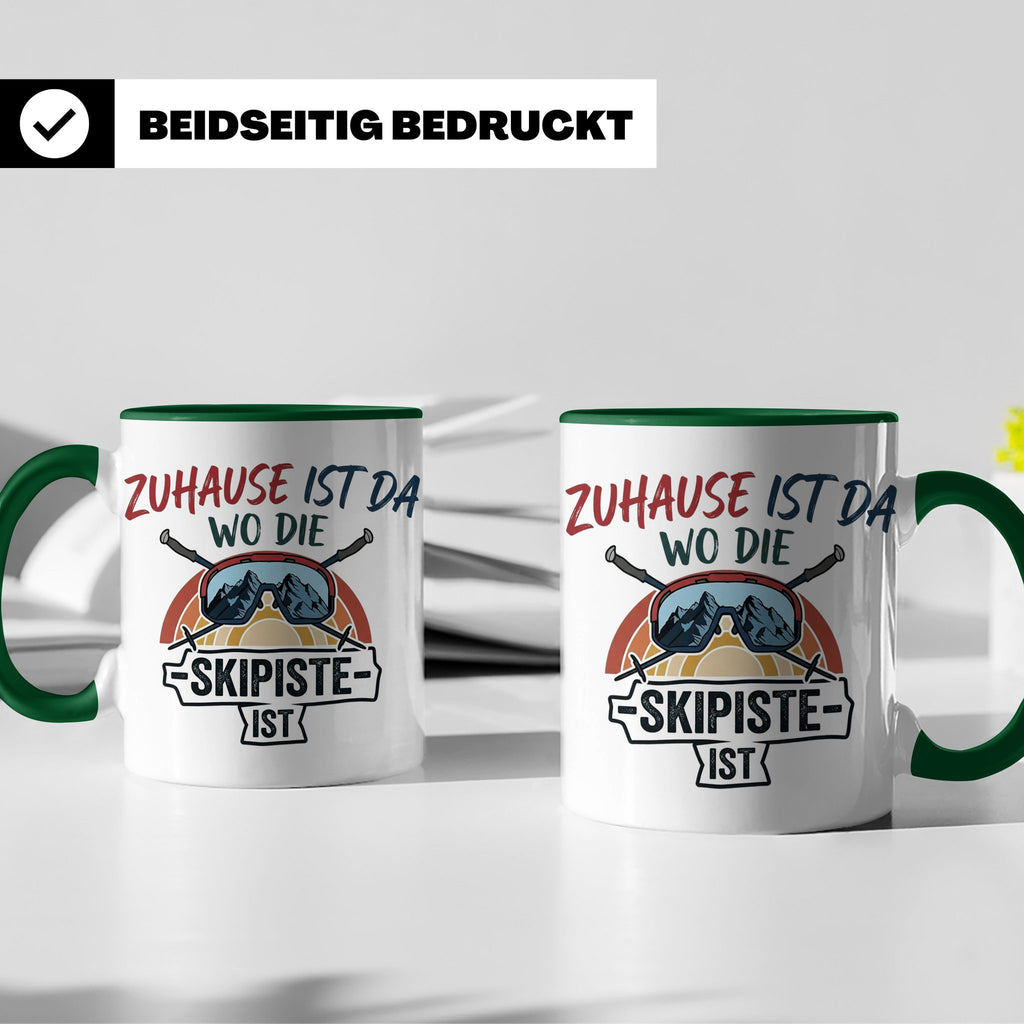 Skifahrer Tasse mit Spruch Zuhause ist da wo die Skipiste is – Grün [farbe:grün]