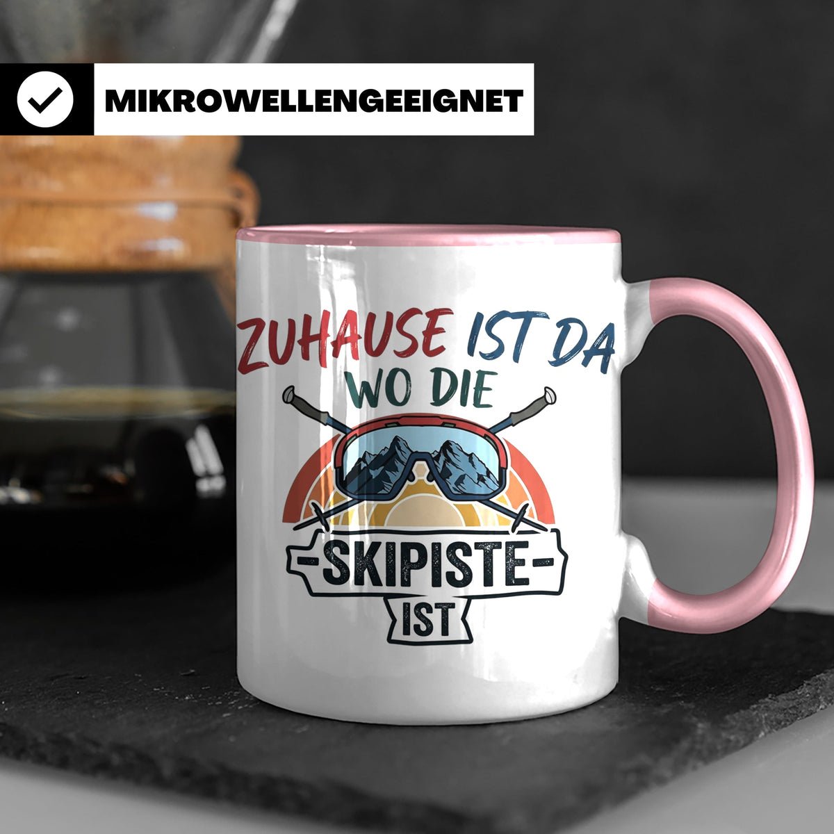 Skifahrer Tasse mit Spruch Zuhause ist da wo die Skipiste is – Rosa [farbe:rosa]