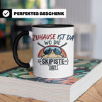 Skifahrer Tasse mit Spruch Zuhause ist da wo die Skipiste is – Schwarz [farbe:schwarz]