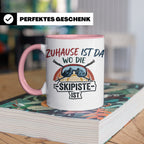Skifahrer Tasse mit Spruch Zuhause ist da wo die Skipiste is – Rosa [farbe:rosa]