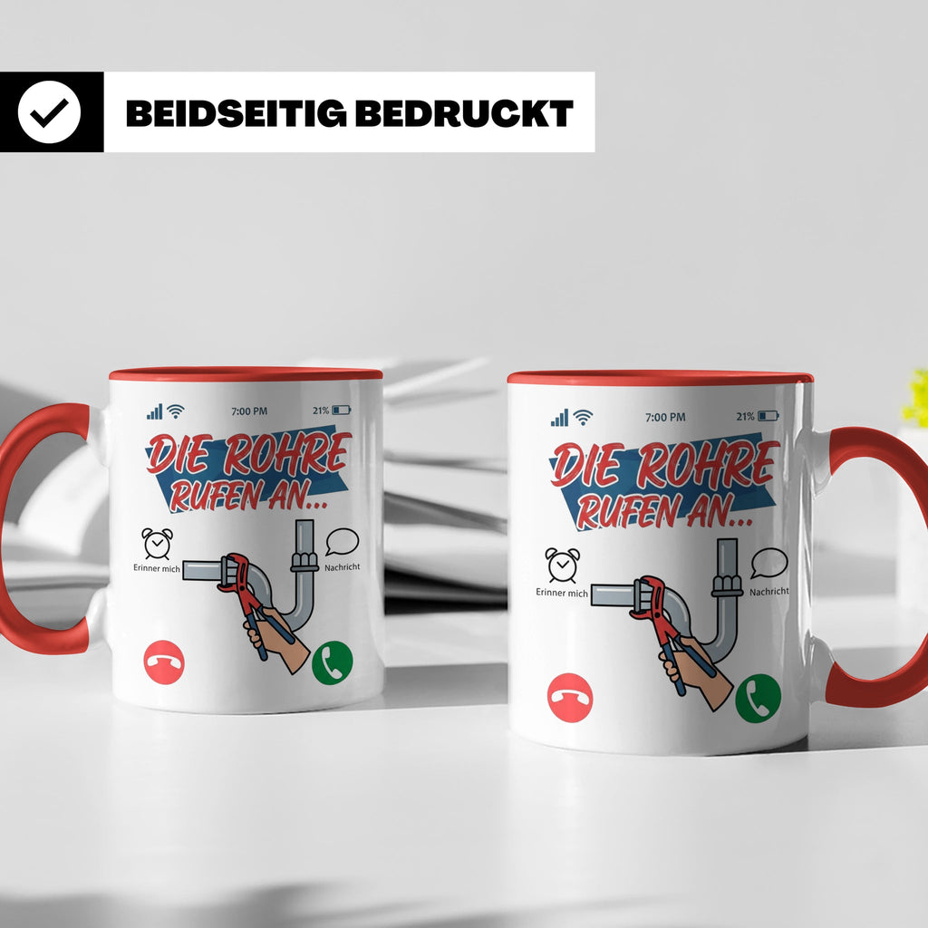 Klempner Tasse mit Spruch Die Rohre rufen an, Geschenk für I – Rot [farbe:rot]