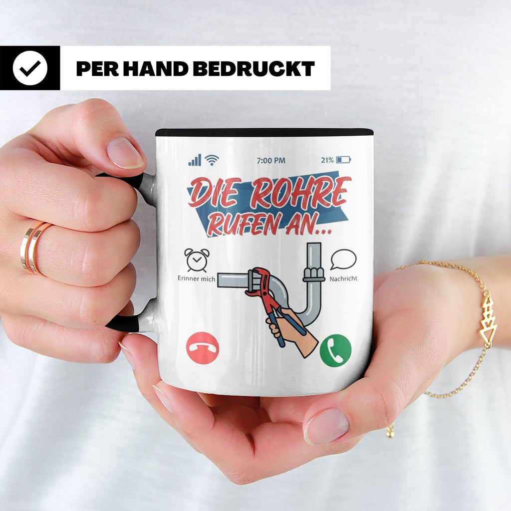 Klempner Tasse mit Spruch Die Rohre rufen an, Geschenk für I – Schwarz [farbe:schwarz]