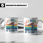Wing Foil Tasse Life Begins At 12 Knots, Retro Wingsurfen De – Weiß [farbe:weiß]