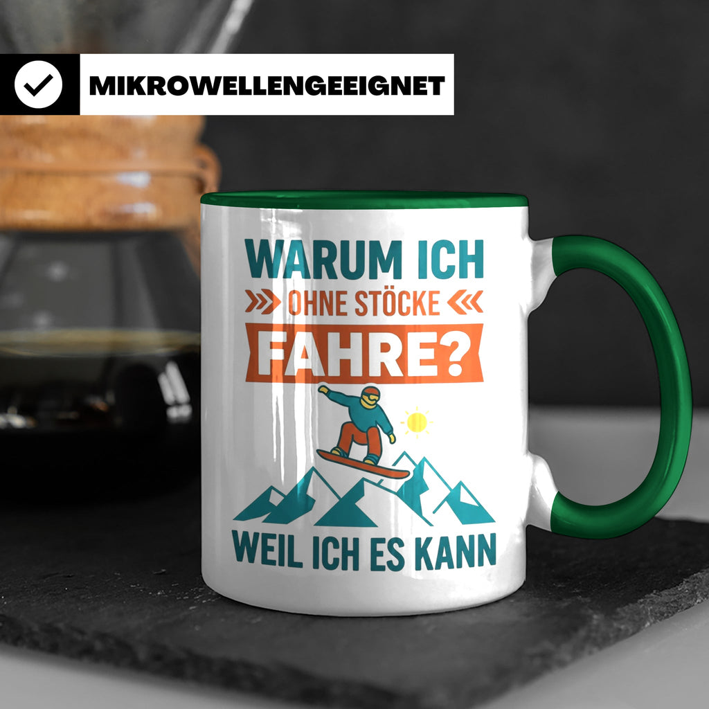 Snowboard Tasse mit Spruch "Warum ich ohne Stöcke fahre", lu – Grün [farbe:grün]
