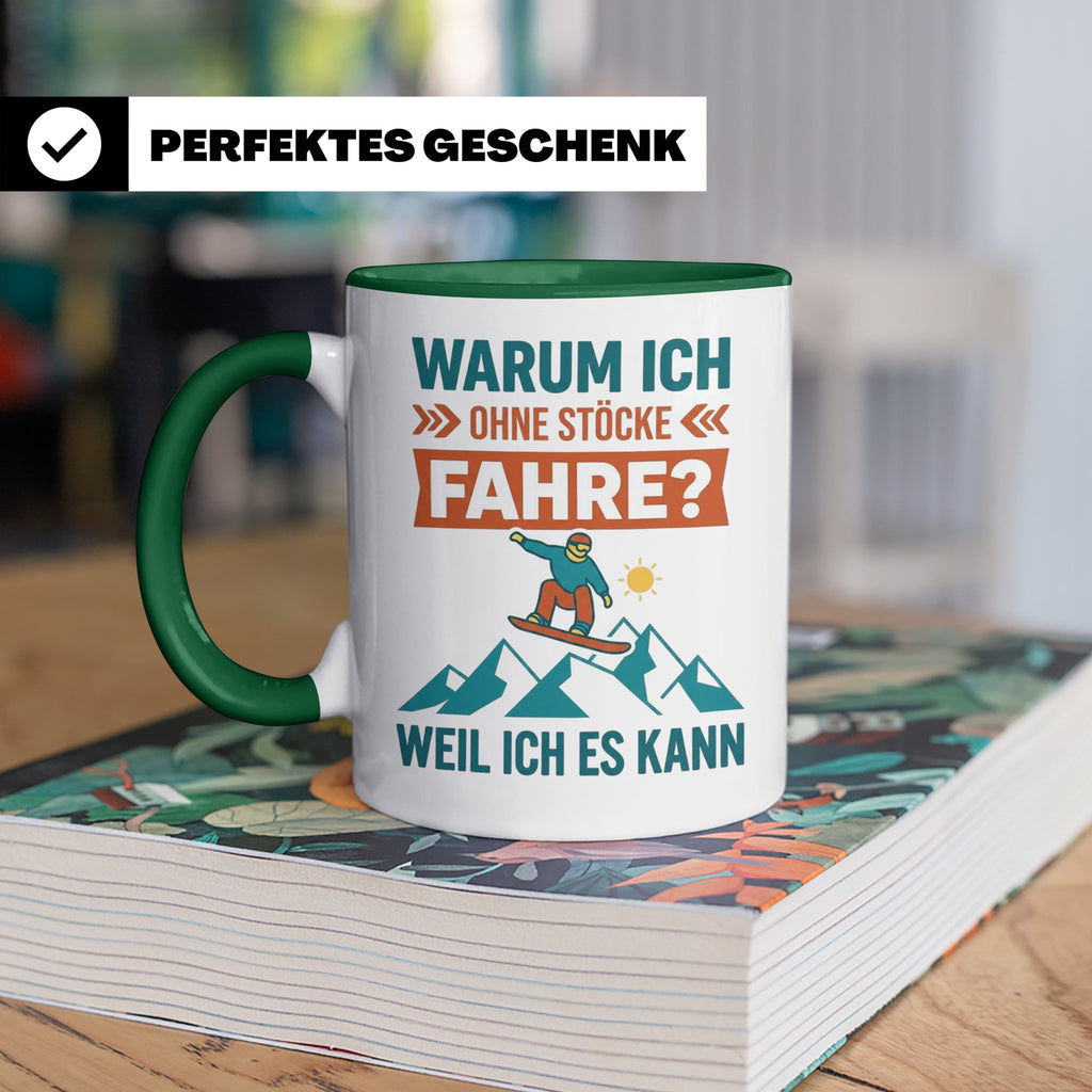 Snowboard Tasse mit Spruch "Warum ich ohne Stöcke fahre", lu – Grün [farbe:grün]