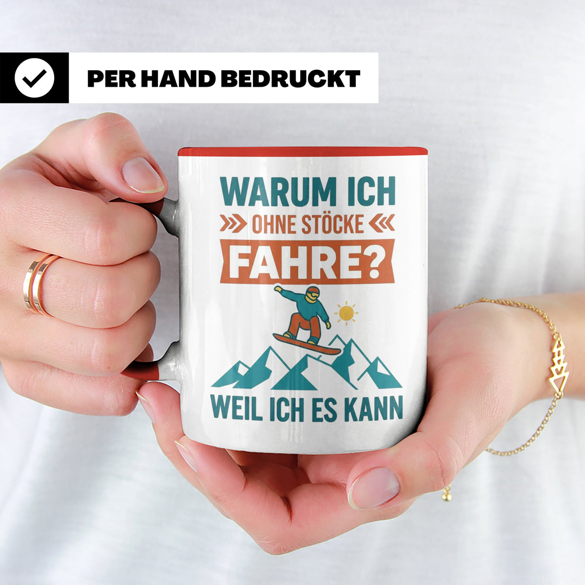Snowboard Tasse mit Spruch "Warum ich ohne Stöcke fahre", lu – Rot [farbe:rot]